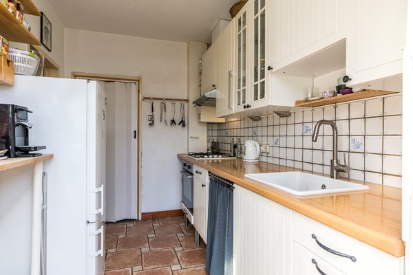 Foto - Te koop: Vlakbij het winkelcentrum in het geliefde, rustige Schaesberg ligt deze charmante, geïsoleerde hoekwoning met een verrassend ruime, multifunctionele zolderverdieping. 